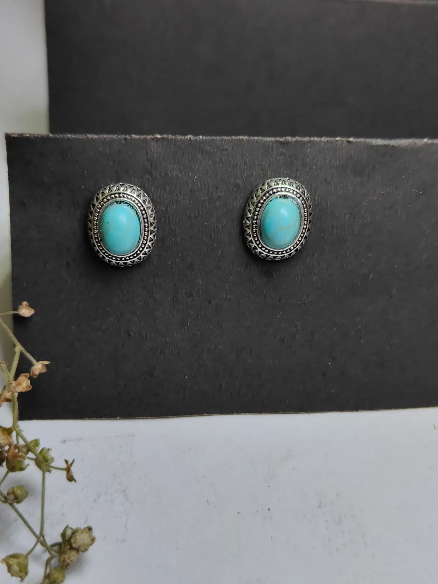 Luxury design studs earring for girls and women